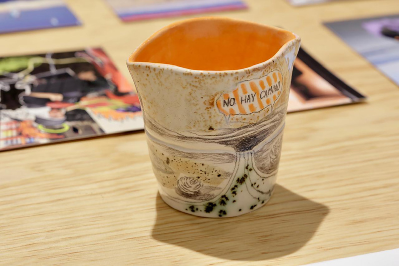 Mesa de archivo en la exposición